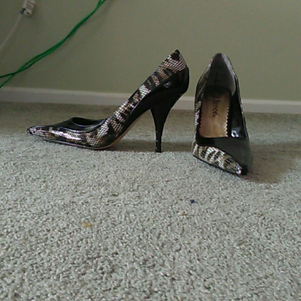 Woman's shoes